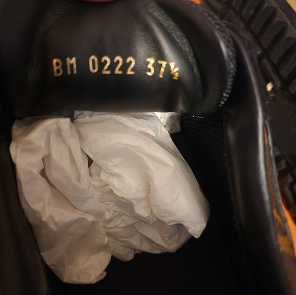Authentic Louis Vuitton (Run Away Sneaker) - Picture 1 of 3